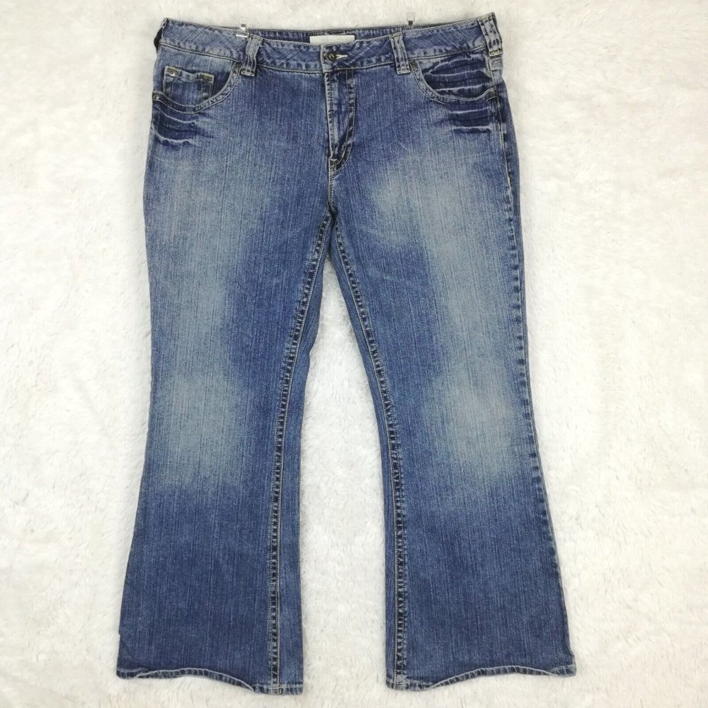 Maurices Womens Flare Jacie Blue Denim Medium Wash Stretch Mid Rise Short 18S